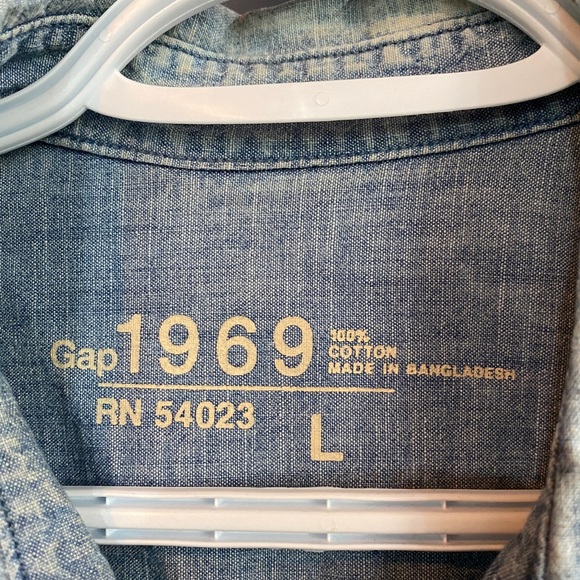 Gap 1969 Jean shirt - size L - Picture 2 of 3